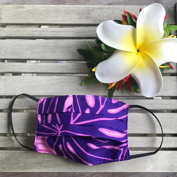 Hawaiian Fabric Face Mask - Picture 1 of 3